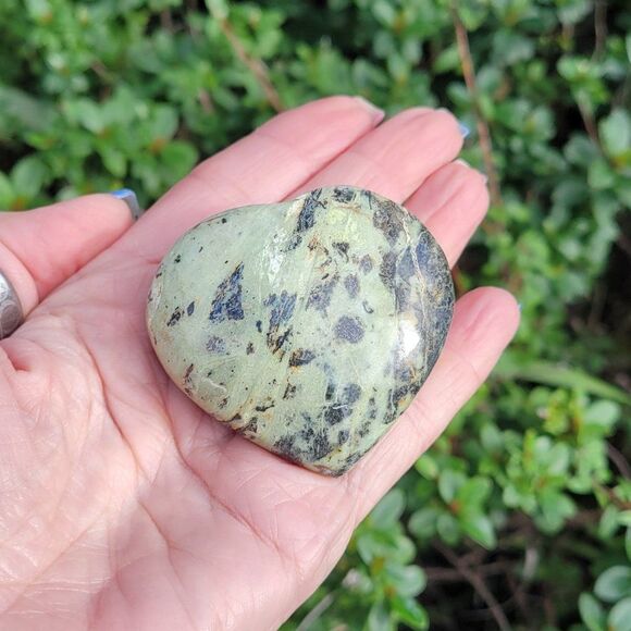 Dragon Jade Dragi Gemstone Crystal Heart - Picture 2 of 3